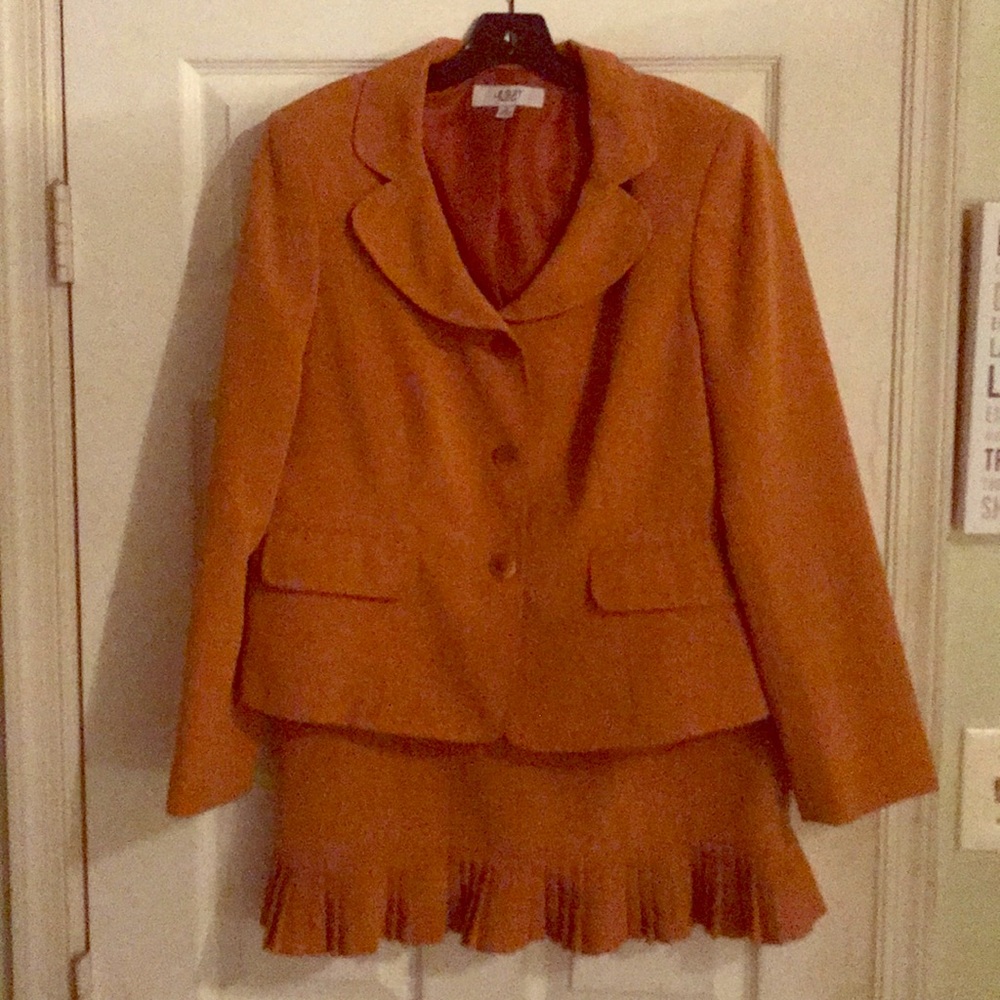 Women’s auburn 2 piece suit